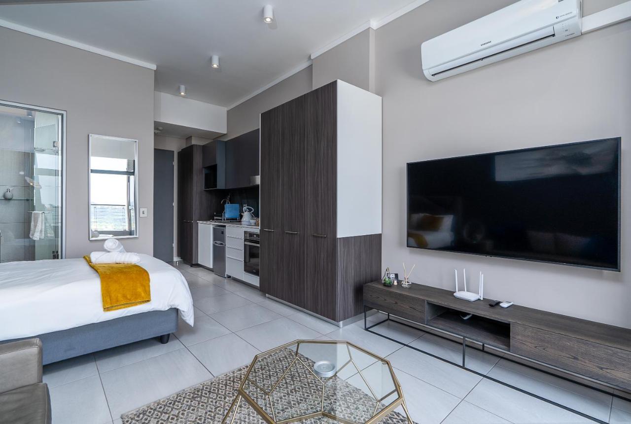 Top Floor Menlyn Maine Studio Apartment With Stunning Views & No Load Shedding Pretoria-Noord Exterior foto
